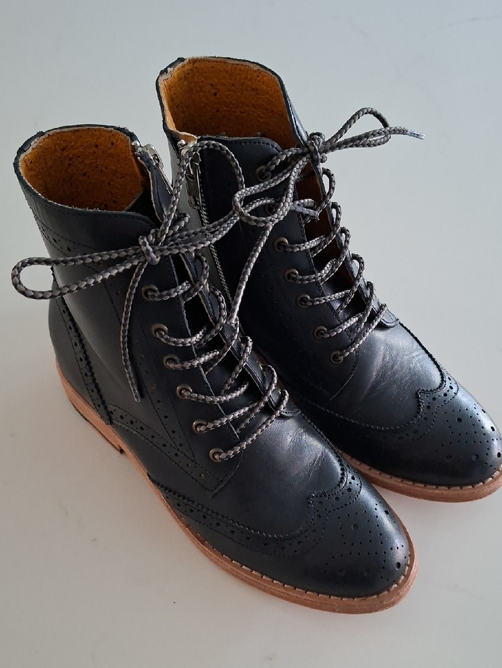 NWOT Black Hand-tooled Genuine Leather Lace-up Boots w/ Broguing (Size US 6)
